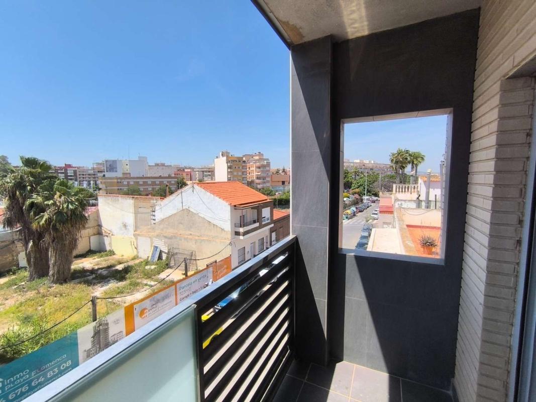 Sale of apartment in Piso en Calle Campoamor, Puerto Deportivo, Torrevieja, Torrevieja
photo 1