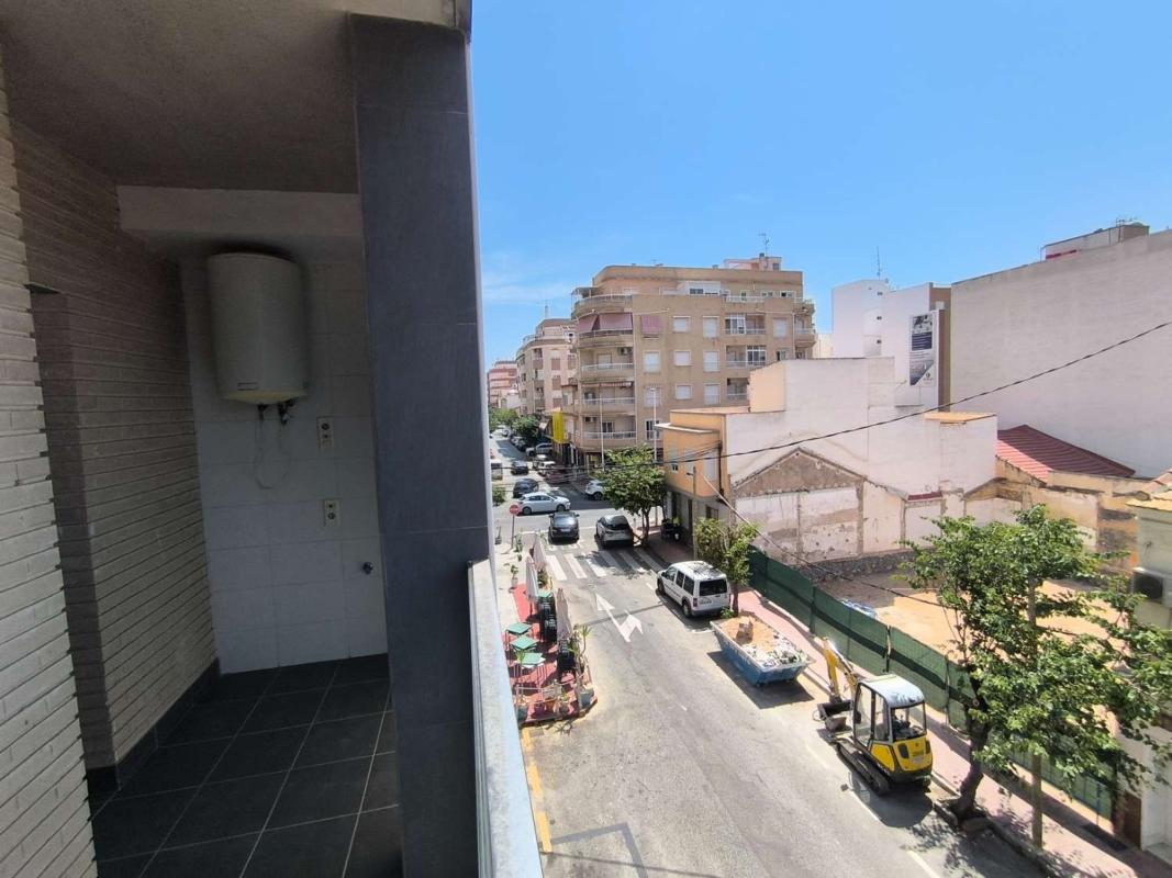 Sale of apartment in Piso en Calle Campoamor, Puerto Deportivo, Torrevieja, Torrevieja
photo 3