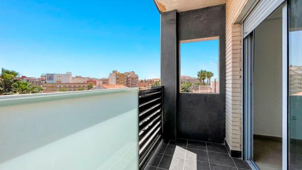 Sale of flat in Piso en Calle Campoamor, Puerto Deportivo, Torrevieja, Torrevieja
photo 1