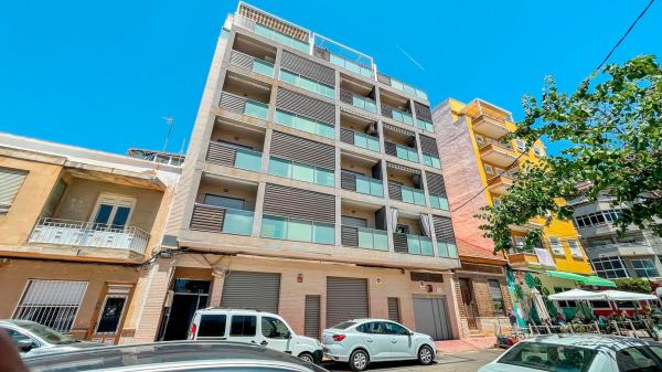 Sale of flat in Piso en Calle Campoamor, Puerto Deportivo, Torrevieja, Torrevieja
thumbnail 1
