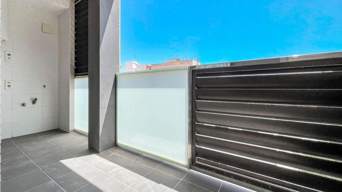 Sale of apartment in Piso en Calle Campoamor, Puerto Deportivo, Torrevieja, Torrevieja
photo 4