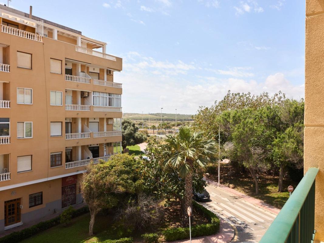 Venta de piso en Piso en Calle Benacantil, Gaspar Perrelló, Torrevieja, Torrevieja
 photo 2
