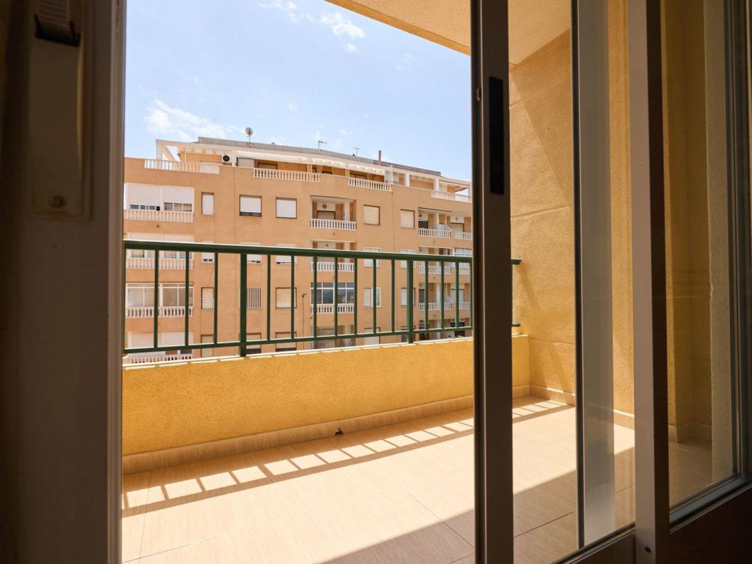 Venta de piso en Piso en Calle Benacantil, Gaspar Perrelló, Torrevieja, Torrevieja
 photo 5