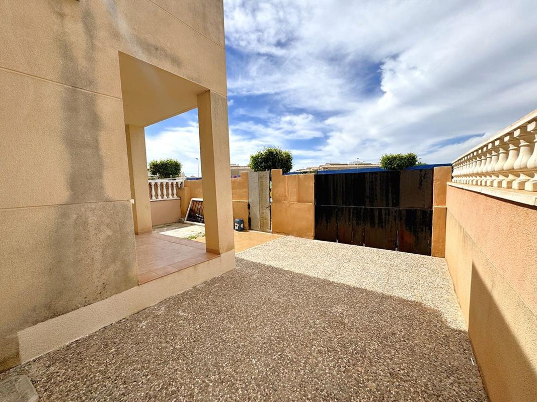 Продажа отдельного шале в Chalet pareado en Calle Miguel de Cervantes, 40, La Siesta - El Salado - Torreta, Torrevieja, Торревьеха photo 3