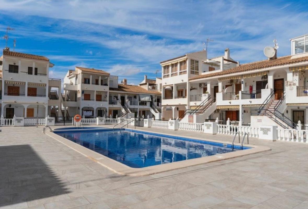 Продажа квартиры на Piso en Calle París, Zona los Frutales, Torrevieja, Торревьеха
photo 1