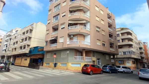 Venta de piso en Piso en Antonio Machado, Torrevieja, Torrevieja
photo 1