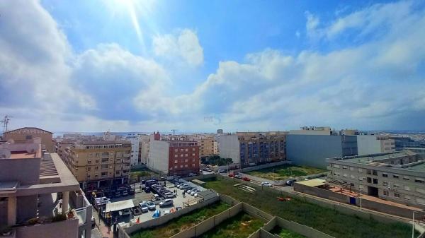 Venta de piso en Piso en Antonio Machado, Torrevieja, Torrevieja
thumbnail 2