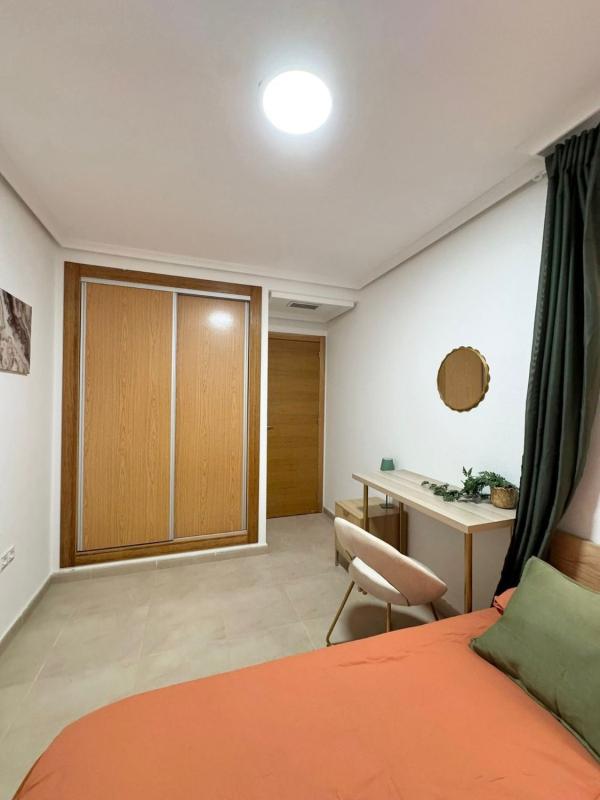 Sale of apartment in Piso en Calle Campoamor, Puerto Deportivo, Torrevieja, Torrevieja
photo 4