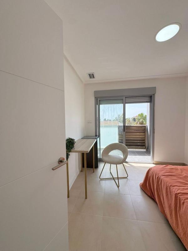 Sale of apartment in Piso en Calle Campoamor, Puerto Deportivo, Torrevieja, Torrevieja
photo 5