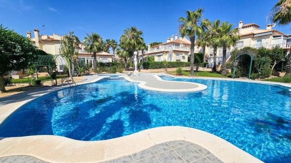 Chalet adosado en Calle la Sagra, Los Balcones - Los Altos del Edén, Torrevieja photo 1