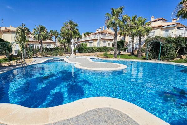 Venta de piso en Piso en Los Balcones - Los Altos del Edén, Torrevieja, Torrevieja
photo 1