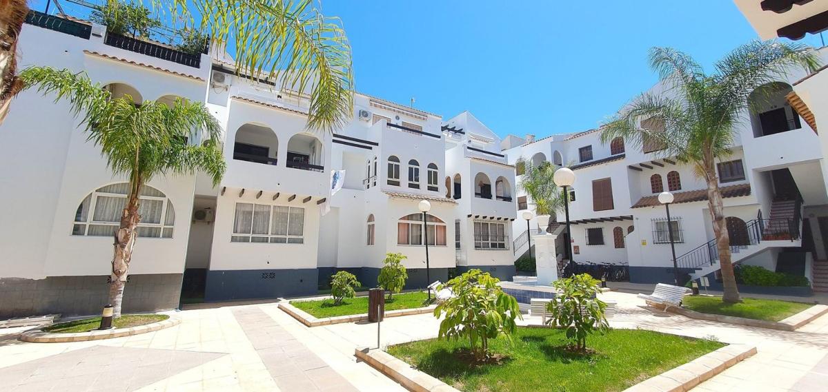 Venta de piso en Piso en Calle Montesinos, 41, Playa de los Náufragos, Torrevieja, Torrevieja
photo 1