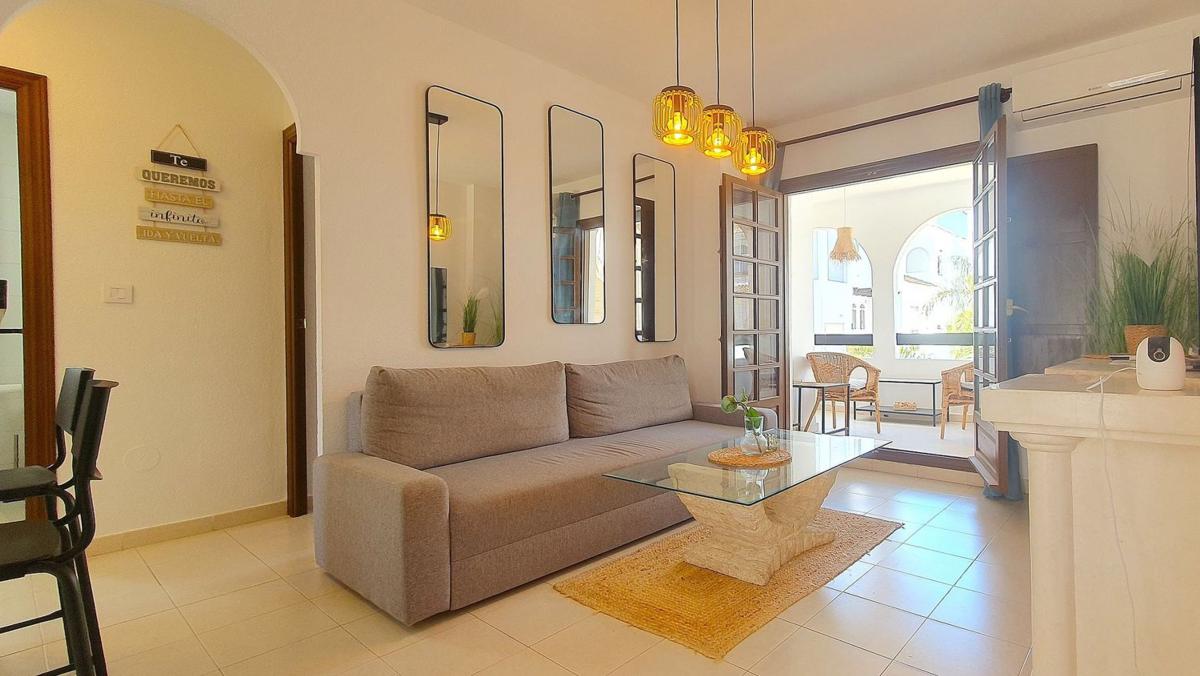 Venta de piso en Piso en Calle Montesinos, 41, Playa de los Náufragos, Torrevieja, Torrevieja
photo 3