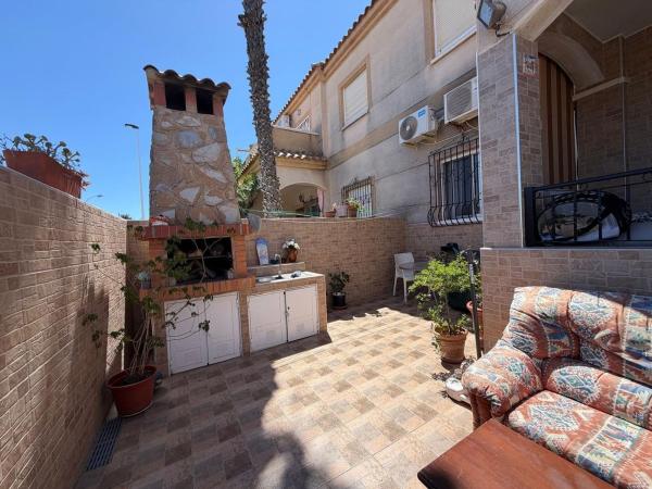 Chalet pareado en Urbanizacion Aguas Nuevas II, 13 M, Aguas Nuevas, Torrevieja photo 1