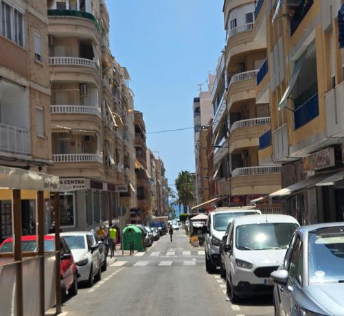 Venta de piso en Piso en Calle Almudena, Antonio Machado, Torrevieja, Torrevieja
photo 1