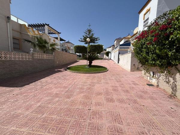 Chalet adosado en Calle la Sagra, Los Balcones - Los Altos del Edén, Torrevieja photo 1