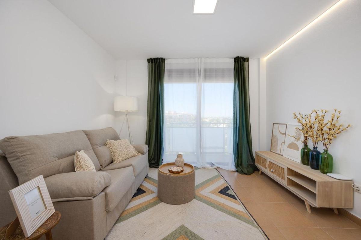 Sale of apartment in Piso en Avenida de la Estación s/n, Parque de las Naciones, Torrevieja, Torrevieja
photo 2