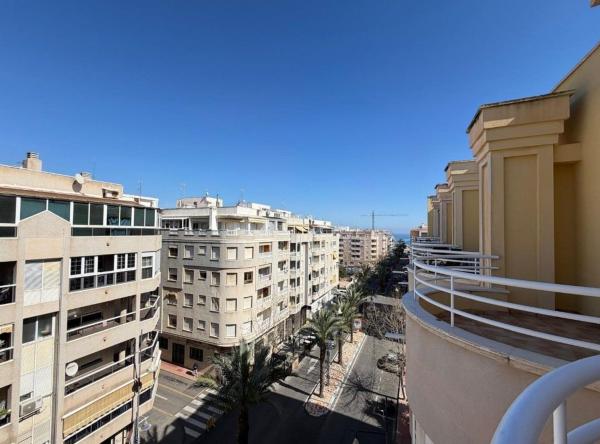 Продажа квартиры на Piso en Calle Vicente Blasco Ibáñez, Playa del Cura, Torrevieja, Торревьеха
photo 1
