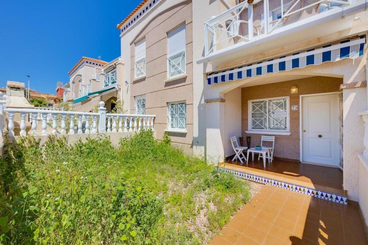 Sprzedaż niezależnego domku jednorodzinnego w  Casa o chalet en Calle Pedro Calderón de la Barca, Aguas Nuevas, Torrevieja, Torrevieja photo 2