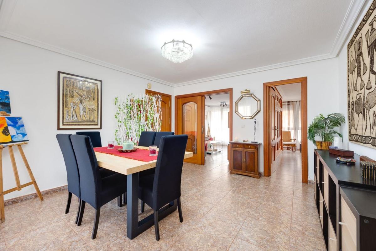 Sale of apartment in Piso en CL Jose Martinez Ruiz-azorin, Centro - Muelle Pesquero, Torrevieja, Torrevieja
photo 1