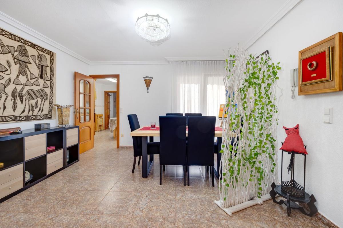 Sale of apartment in Piso en CL Jose Martinez Ruiz-azorin, Centro - Muelle Pesquero, Torrevieja, Torrevieja
photo 2