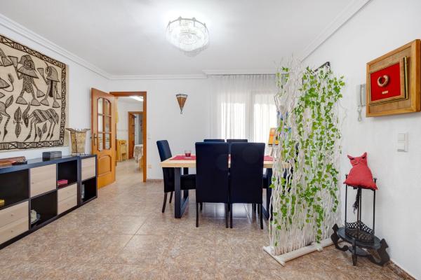 Sale of flat in Piso en CL Jose Martinez Ruiz-azorin, Centro - Muelle Pesquero, Torrevieja, Torrevieja
thumbnail 1