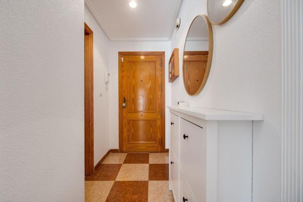 Venta de piso en Piso en Calle Mayor, 38, Gaspar Perrelló, Torrevieja, Torrevieja
 photo 2