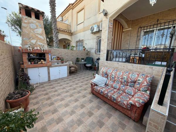 Chalet adosado en Avenida del Sur, Aguas Nuevas, Torrevieja photo 1