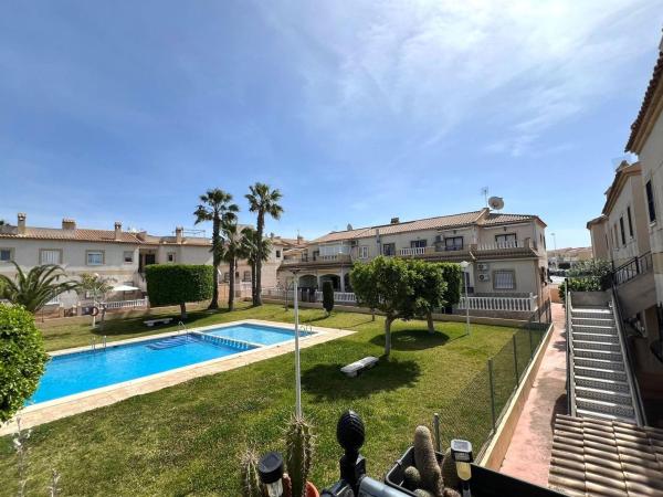Chalet adosado en Avenida de la Mancha, Aguas Nuevas, Torrevieja photo 1