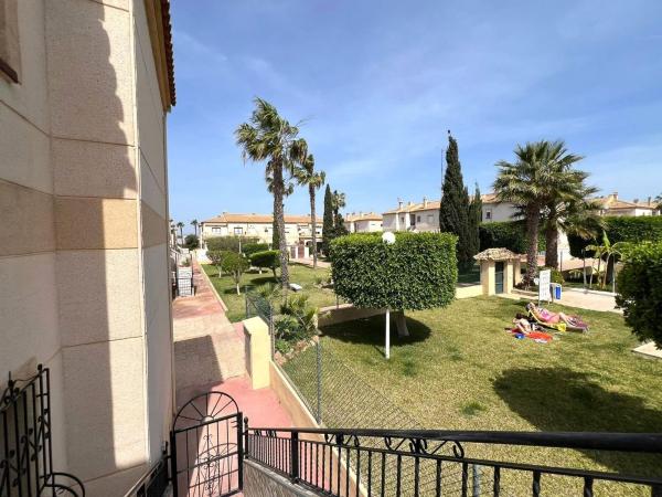 Chalet adosado en Avenida de la Mancha, Aguas Nuevas, Torrevieja photo 3