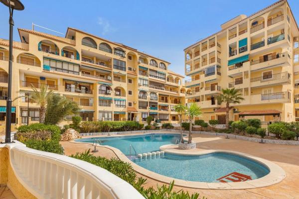 Venta de piso en Piso en Avenida Suiza, Los Europeos, Torrevieja, Torrevieja
 photo 1