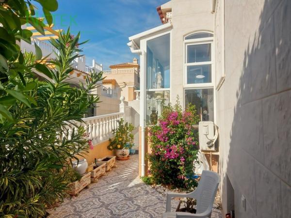 Chalet adosado en Calle Peña De Francia, 39, Los Balcones - Los Altos del Edén, Torrevieja photo 1