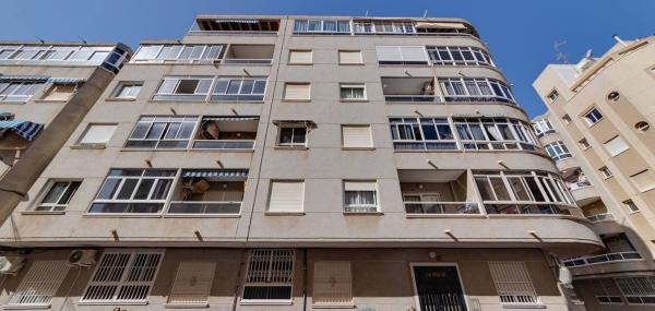 Venta de piso en Piso en Calle Moriones, Antonio Machado, Torrevieja, Torrevieja
thumbnail 3