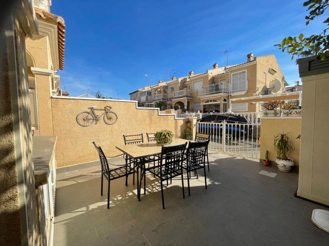 Продажа квартиры на Piso en Avenida de la Mancha, Aguas Nuevas, Torrevieja, Торревьеха
photo 1