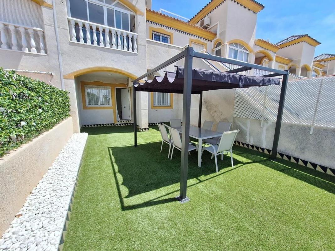Venta de chalet adosado en Chalet adosado en Urbanización San José Sector 10, Parque Acuático - Sector 25, Torrevieja , Torrevieja photo 1