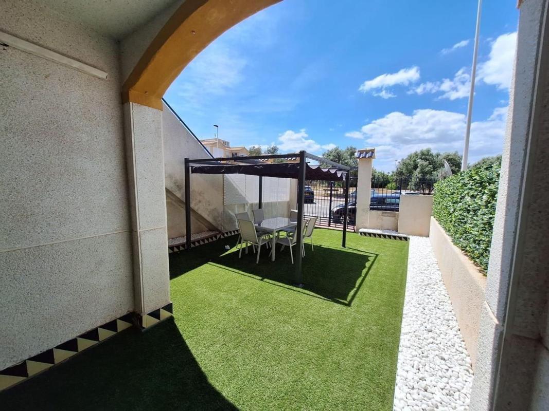 Venta de chalet adosado en Chalet adosado en Urbanización San José Sector 10, Parque Acuático - Sector 25, Torrevieja , Torrevieja photo 2