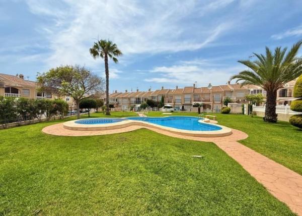 Частный шале на продаже в Casa o chalet en Avenida de la Mancha, Aguas Nuevas, Torrevieja, Торревьеха photo 1