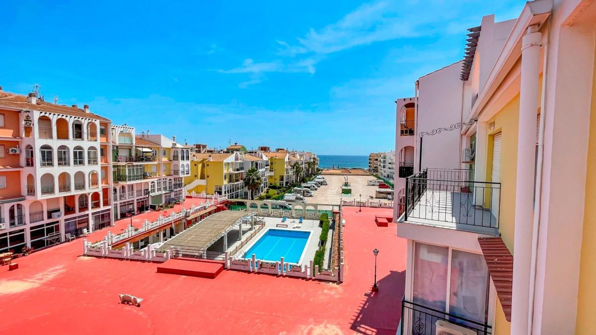 Venta de piso en Piso en Avenida Don Juan de Austria, La Veleta, Torrevieja, Torrevieja
photo 2