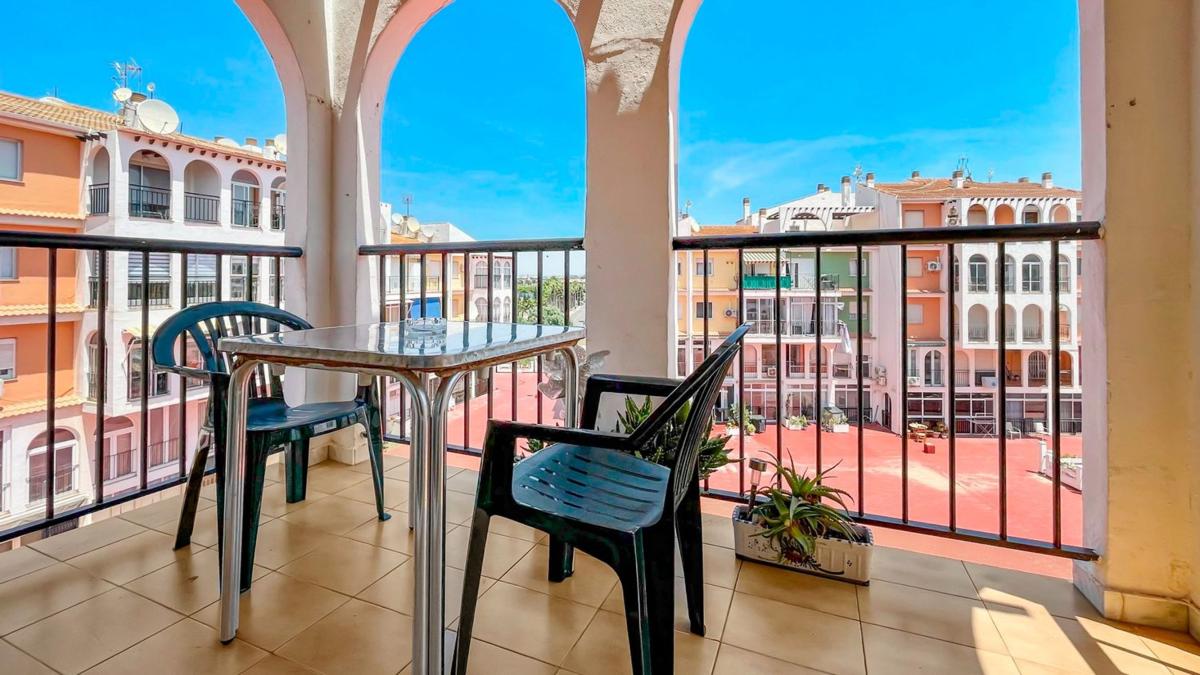 Venta de piso en Piso en Avenida Don Juan de Austria, La Veleta, Torrevieja, Torrevieja
photo 3