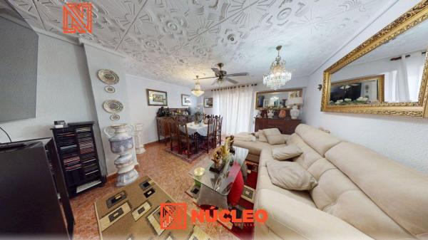 Sale of flat in Piso en Calle Clemente Gosálvez, Centro - Muelle Pesquero, Torrevieja, Torrevieja
photo 1