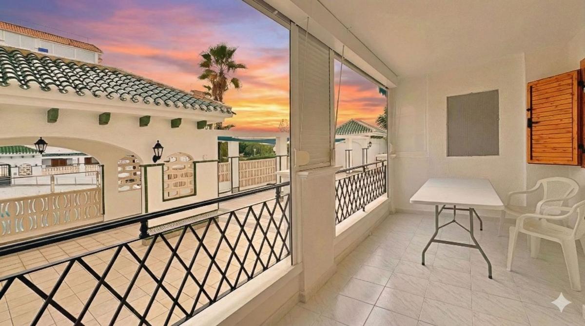 Venta de piso en Piso en Avenida Bélgica, Los Europeos, Torrevieja, Torrevieja
 photo 2