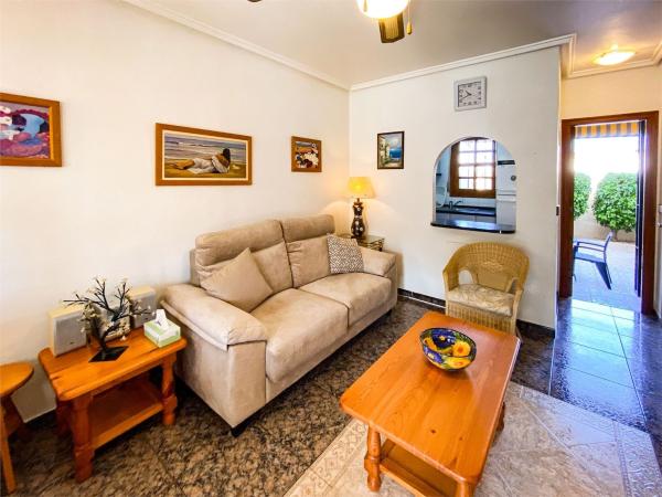 Chalet adosado en Calle Ariadna, Aguas Nuevas, Torrevieja photo 3