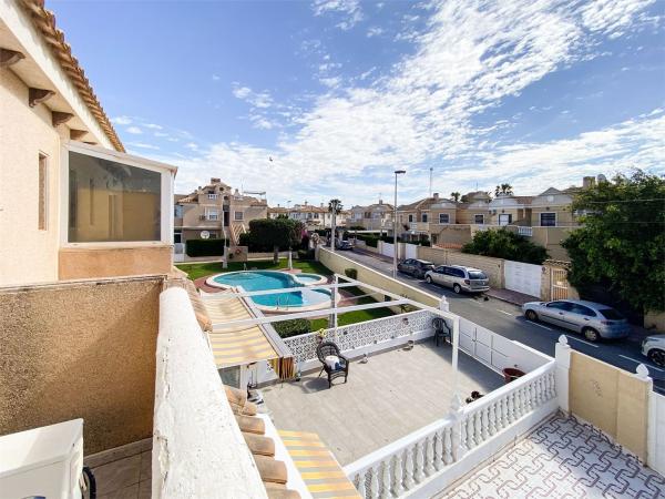 Chalet adosado en Calle Ariadna, Aguas Nuevas, Torrevieja photo 4