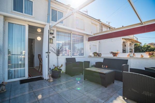 Chalet adosado en Avenida de Torrevieja, Los Balcones - Los Altos del Edén, Torrevieja thumbnail 2