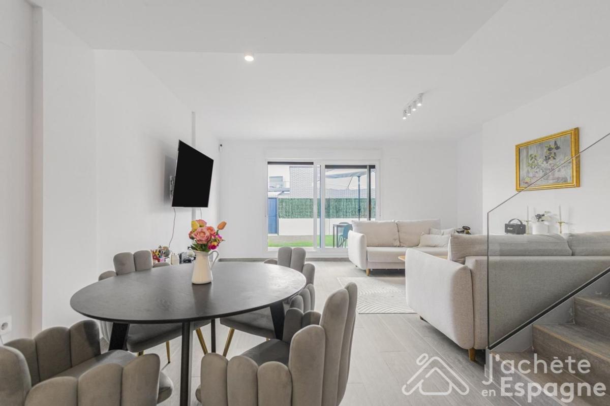 Properties for sale and rent in Spain photo 3