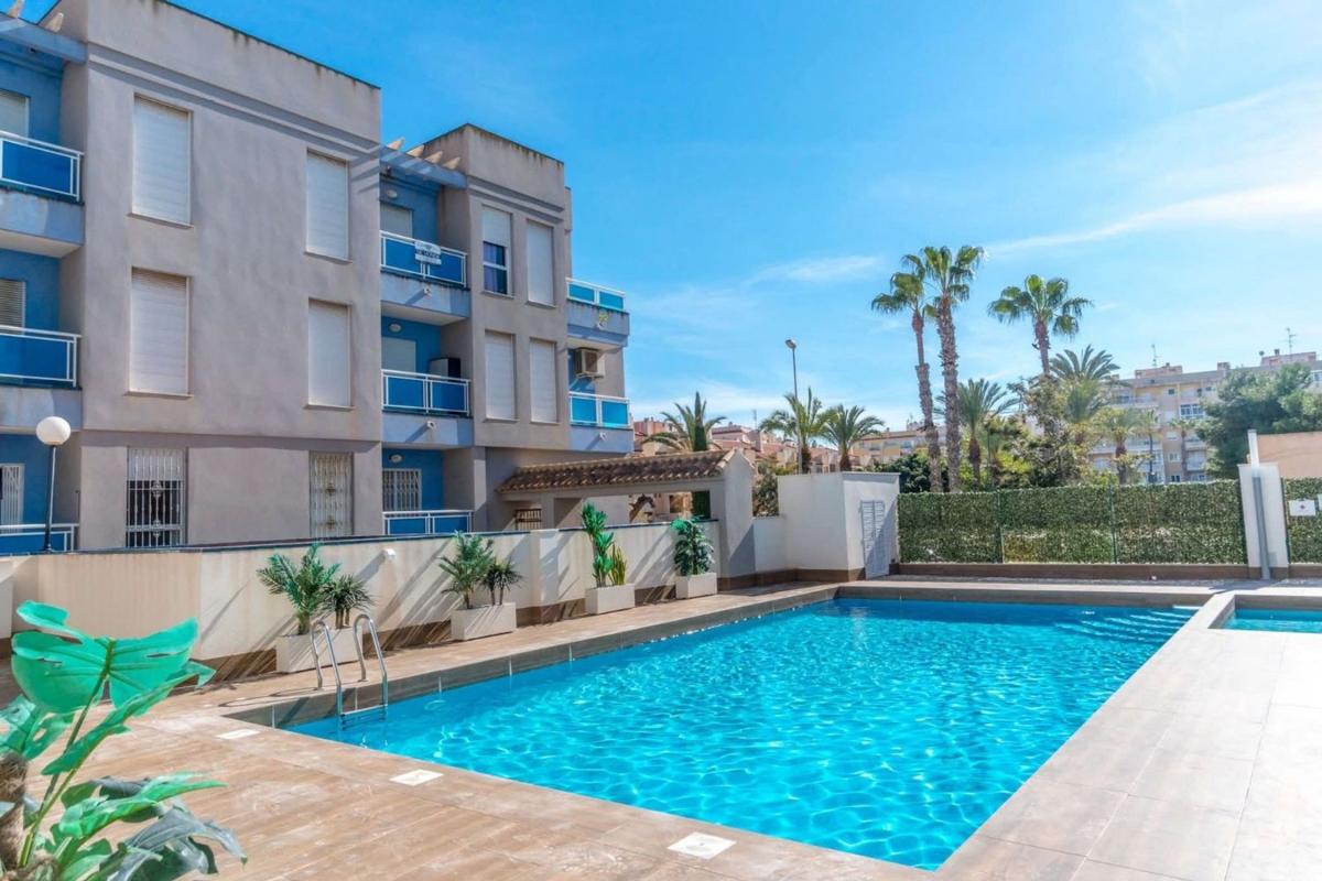 Venta de piso en Piso en Calle la Calera, Antonio Machado, Torrevieja, Torrevieja
photo 1