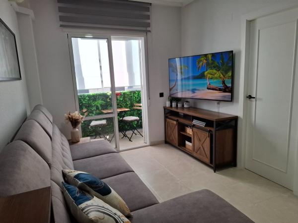 Venta de piso en Piso en Calle la Calera, Antonio Machado, Torrevieja, Torrevieja
thumbnail 2