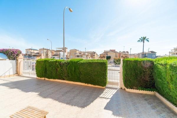 Casa o chalet independiente en Zona Lago - Los Almendros, Orihuela photo 1