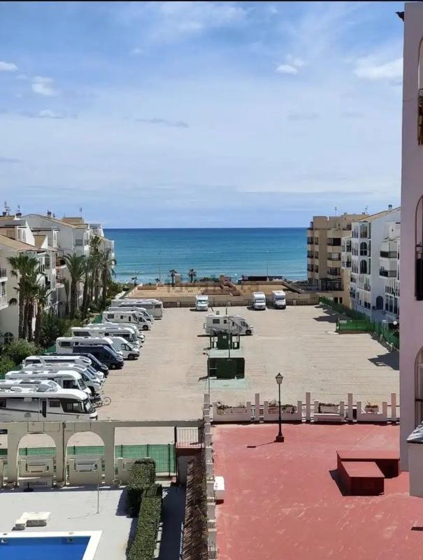 Venta de piso en Piso en Avenida Don Juan de Austria, La Veleta, Torrevieja, Torrevieja
photo 3