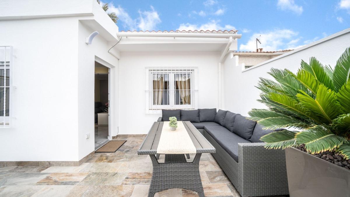 Продажа таунхауса в Chalet adosado en Verano, 80, La Siesta - El Salado - Torreta, Torrevieja , Торревьеха photo 2